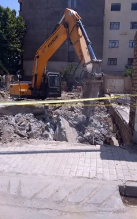 تخریب و خاکبرداری فوری ساختمان در مشهد